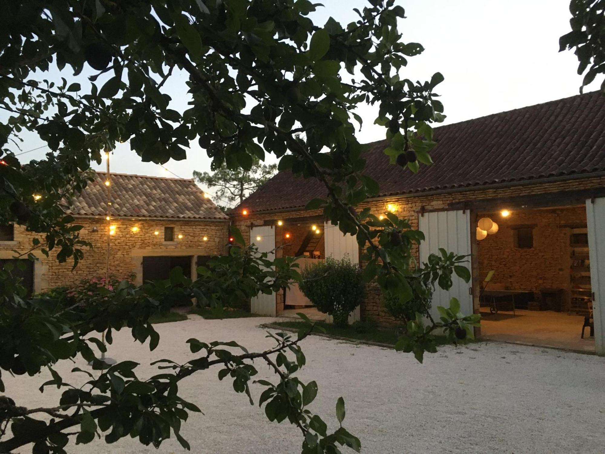 Gites La Source Le Calet Exterior photo